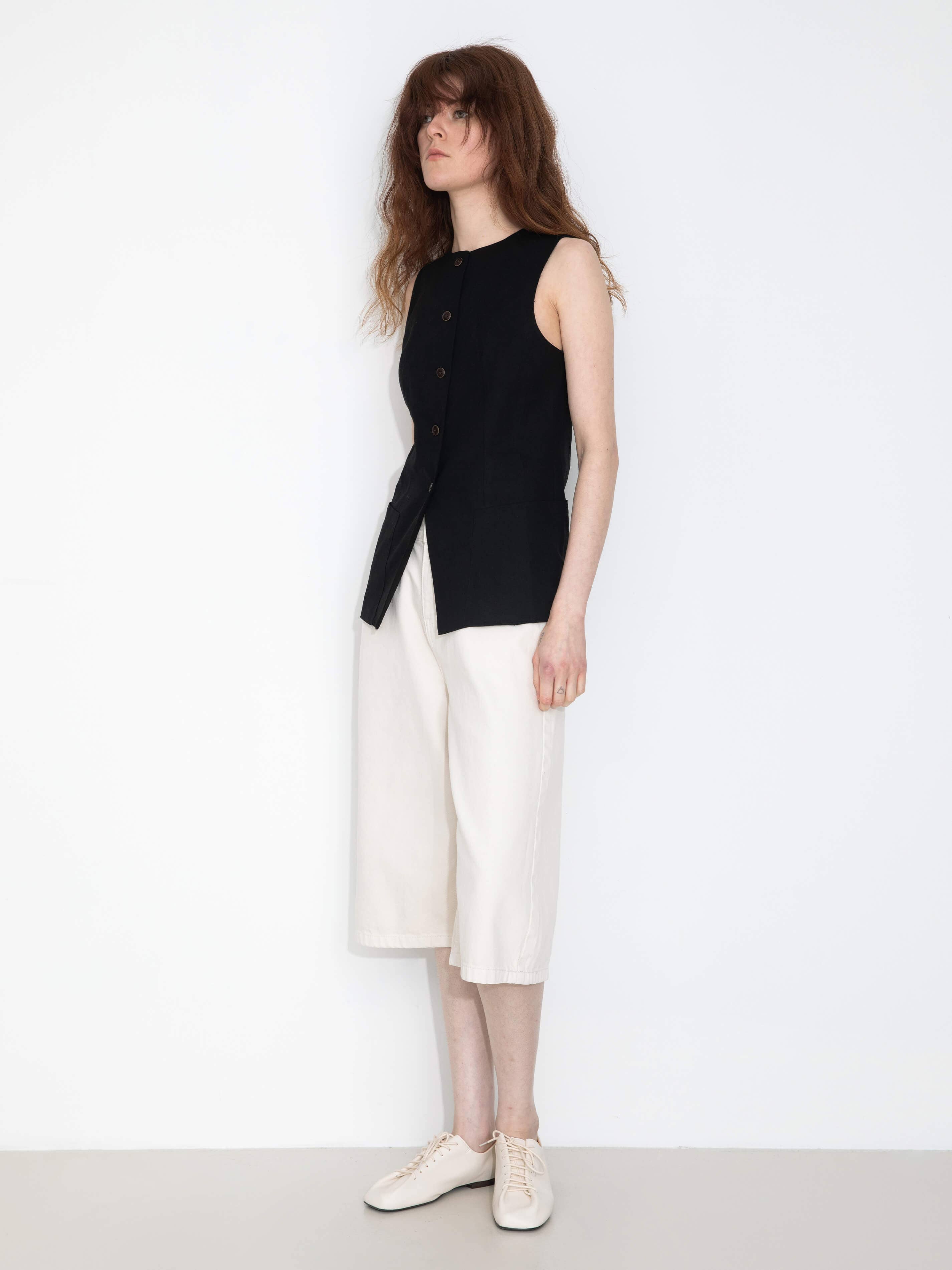 Fitted Buttoned Round Neck Vest